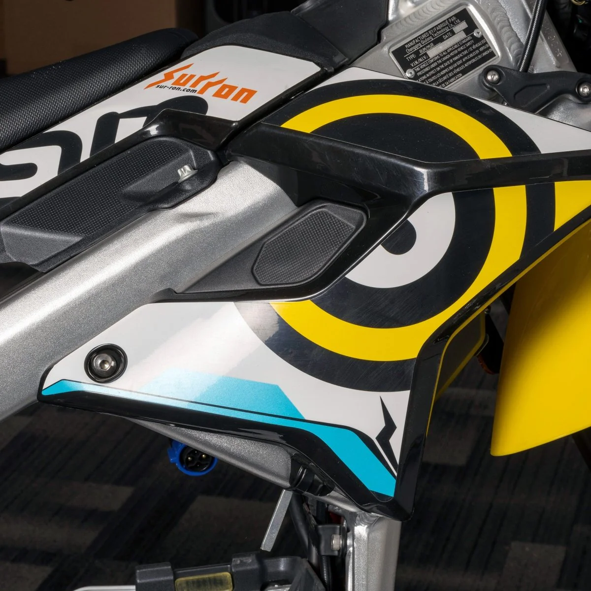 Storm Bee Front Right Shroud - Image 3